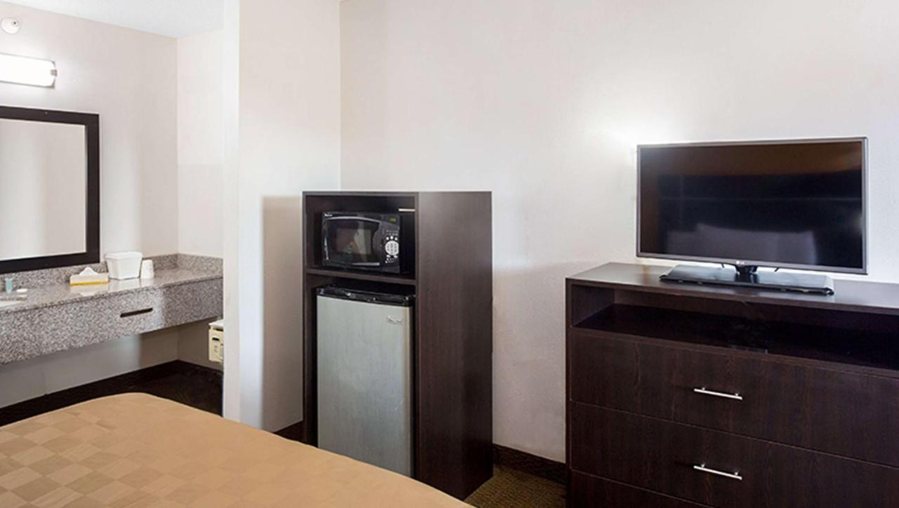 Magnuson Hotel Μπράντεντον Εξωτερικό φωτογραφία