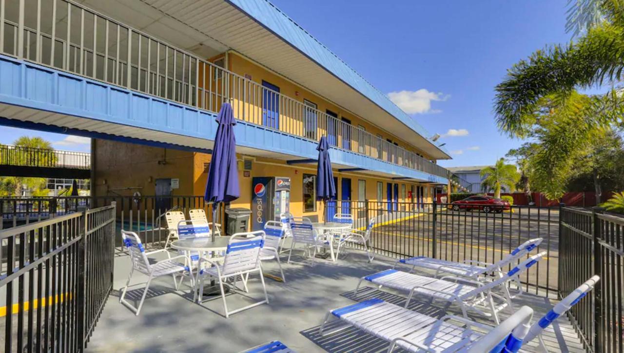 Magnuson Hotel Μπράντεντον Εξωτερικό φωτογραφία
